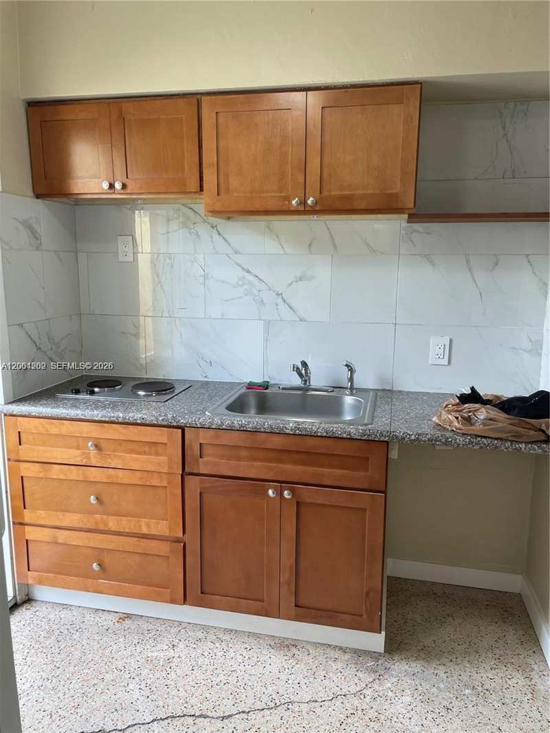 940 SW 4ST # 4, Miami FL 33130
