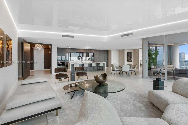 851 NE 1st Ave, Miami FL 33132