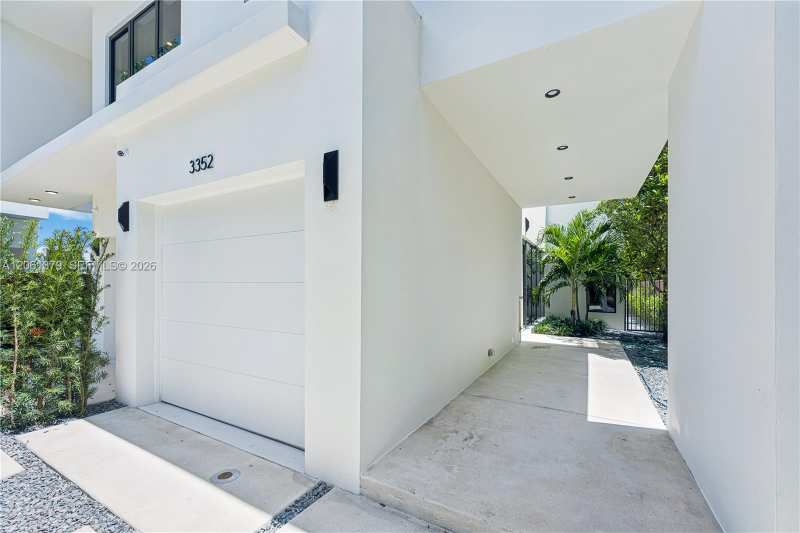 3352 SW 28th Ter, Miami FL 33133