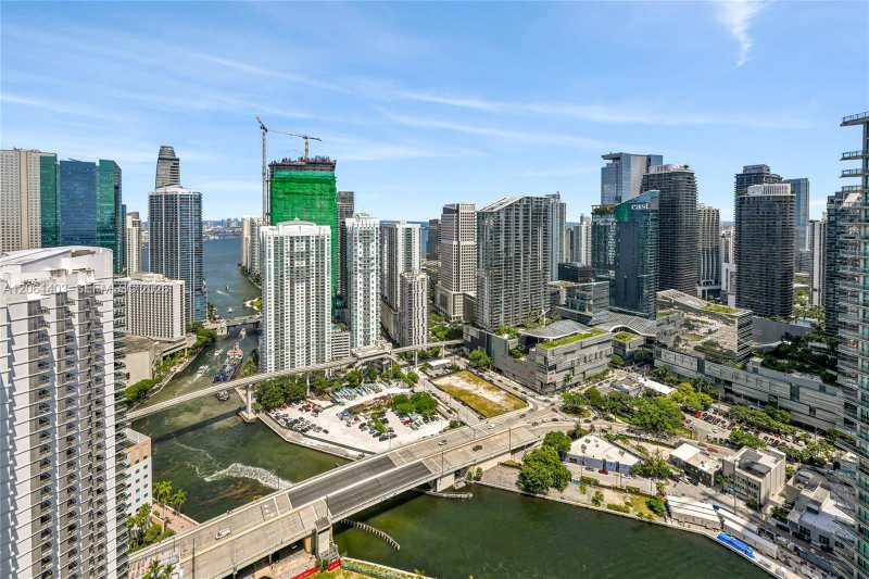 90 SW 3rd St # 17, Miami FL 33130