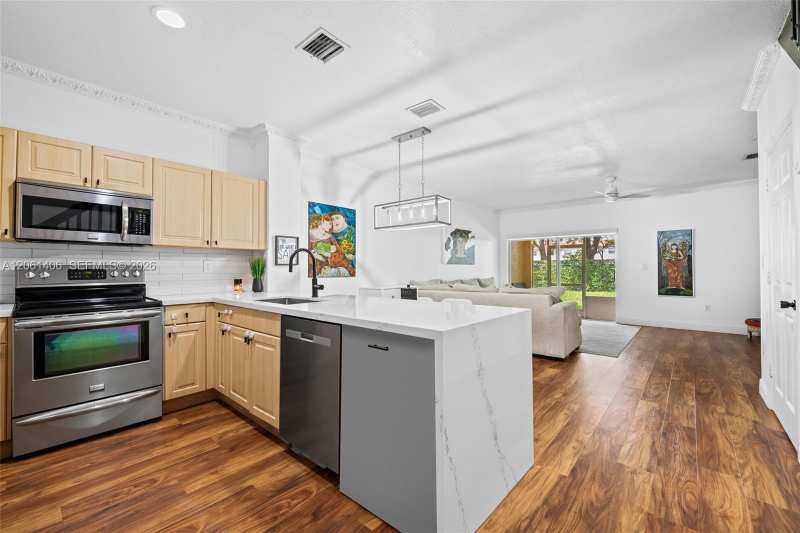 5577 Monte Carlo Pl, Margate FL 33068