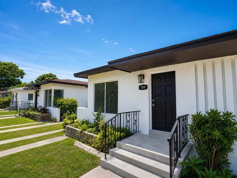 750-752 NW 52nd St, Miami FL 33127