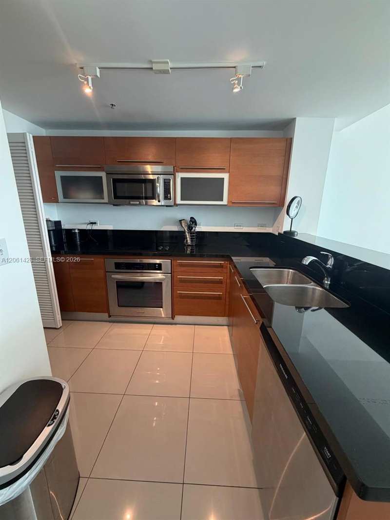 253 NE 2nd St # 3806, Miami FL 33132