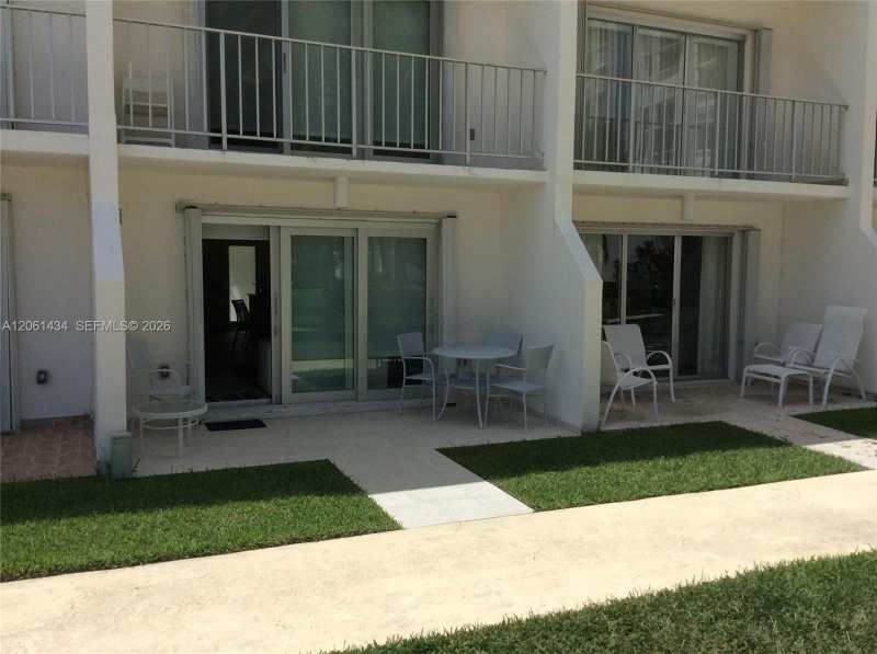 881 Ocean Dr, Key Biscayne FL 33149