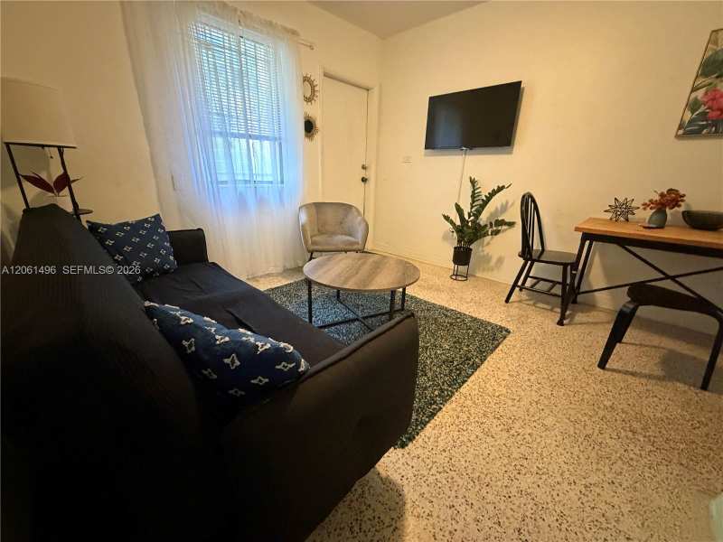 461 SW 6th St # 8, Miami FL 33130