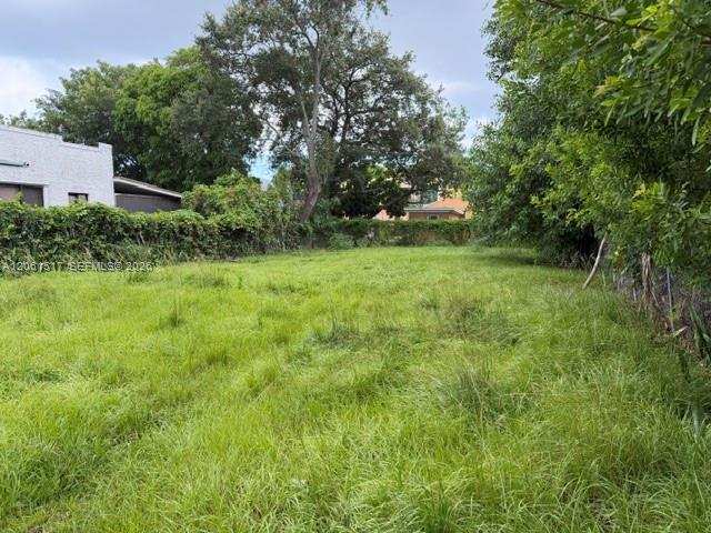1036 NW 31st St, Miami FL 33127