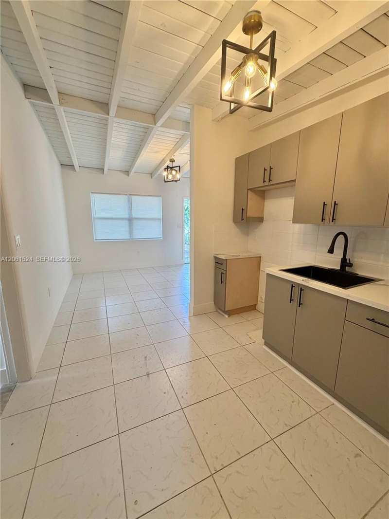6110 Monroe St, Hollywood FL 33023