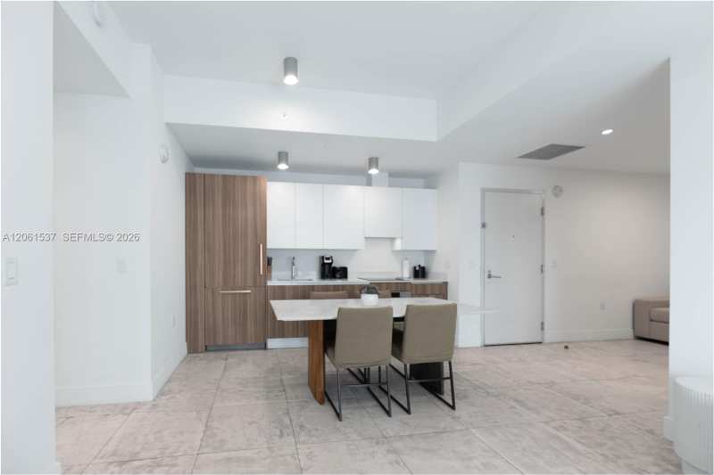 239 SW 9th St # 2103, Miami FL 33130