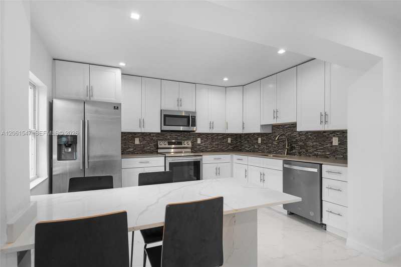 524 NW 10th St # 0, Hallandale Beach FL 33009