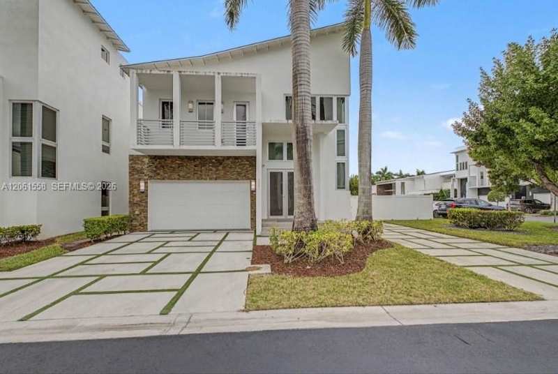 3341 NW 84th Ct, Doral FL 33122