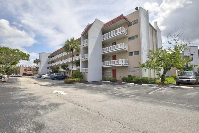 3531 Inverrary Dr # 101, Lauderhill FL 33319