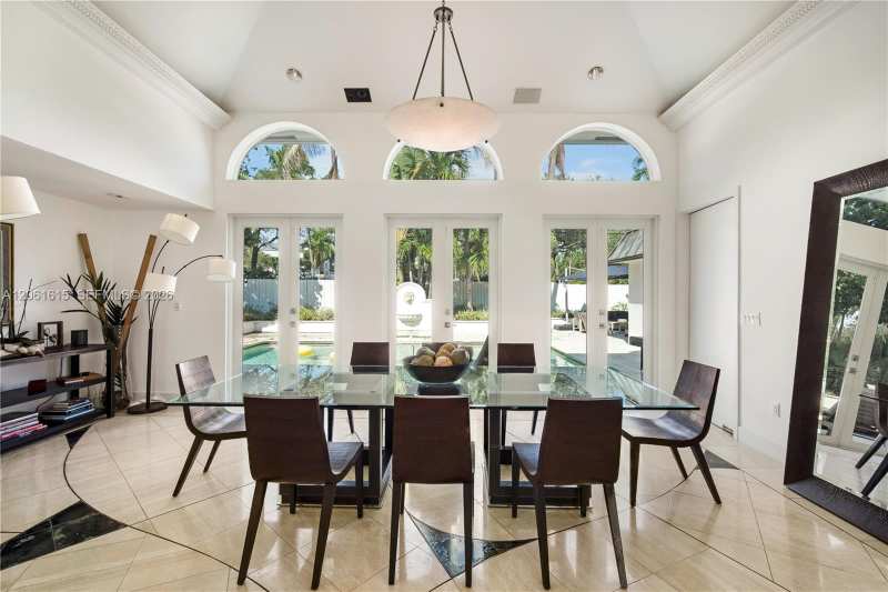 324 Caribbean Rd, Key Biscayne FL 33149