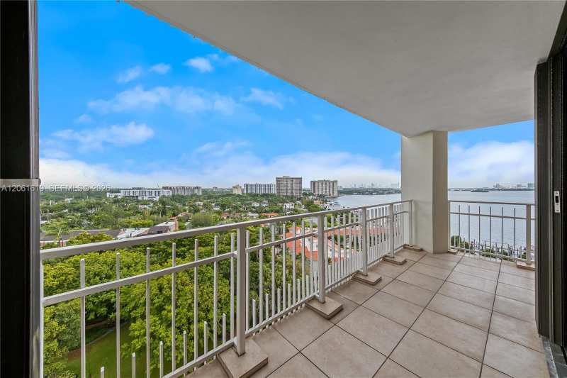 4000 Towerside Ter # 1405, Miami FL 33138