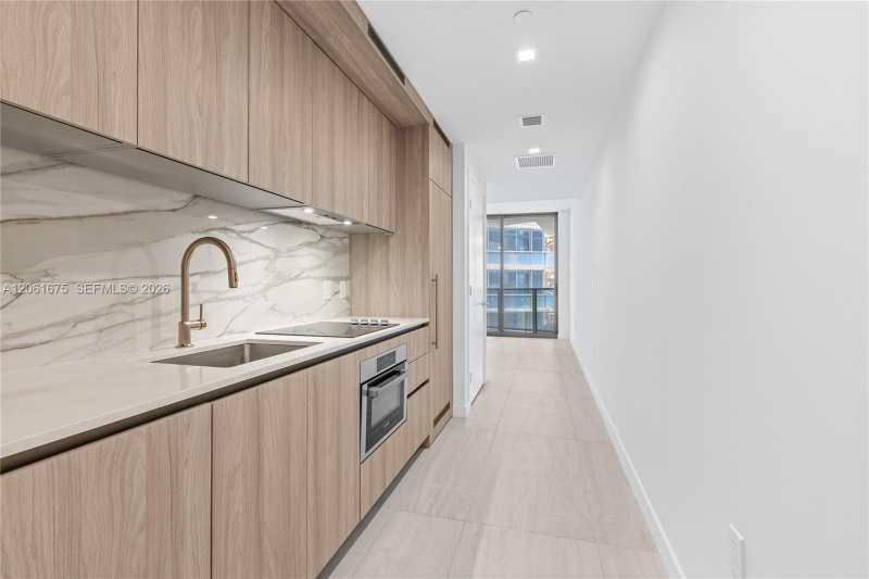 77 SE 5th Street # 2205, Miami FL 33131
