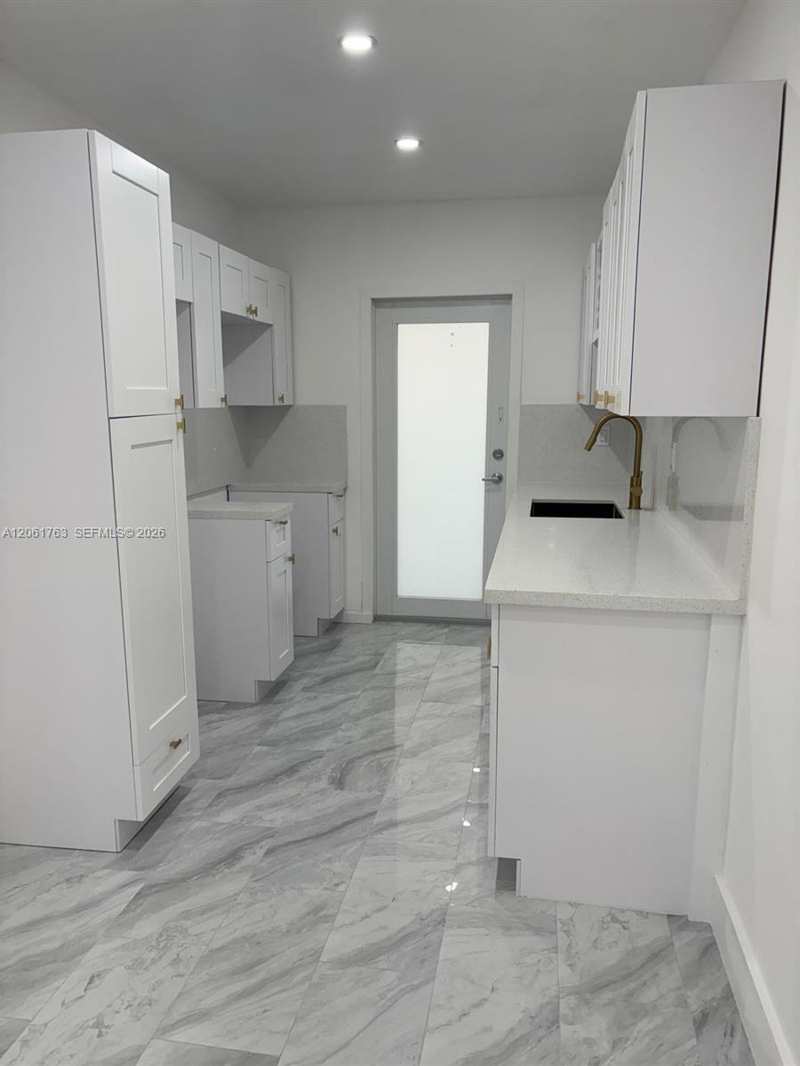 6896 Abbott Ave # 6B, Miami Beach FL 33141