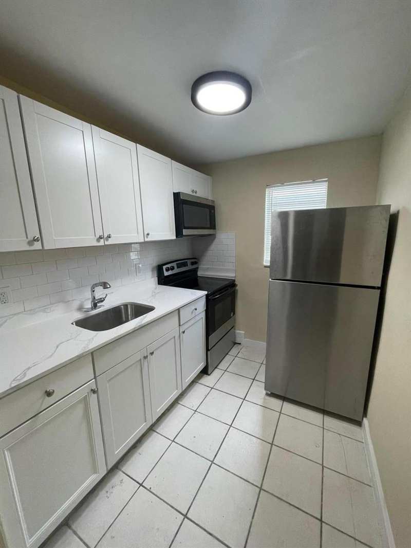22 NW 8th Avenue, Dania Beach FL 33004