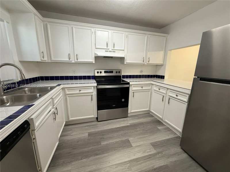 9440 Live Oak Pl # 102, Davie FL 33324