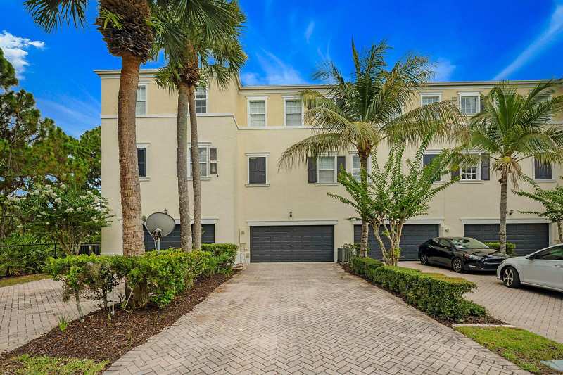 241 E THATCH PALM Circle E, Jupiter FL 33458