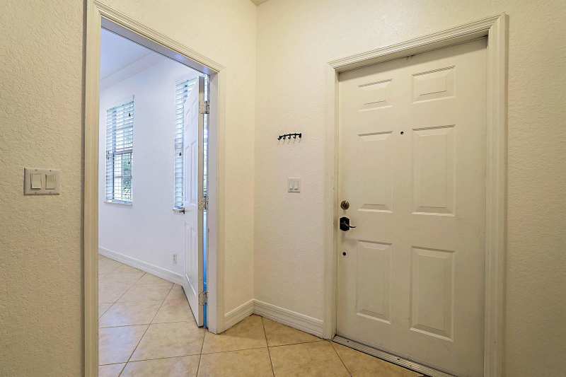 241 E THATCH PALM Circle E, Jupiter FL 33458