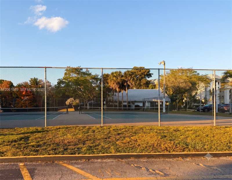 731 N Pine Island Rd # 102, Plantation FL 33324