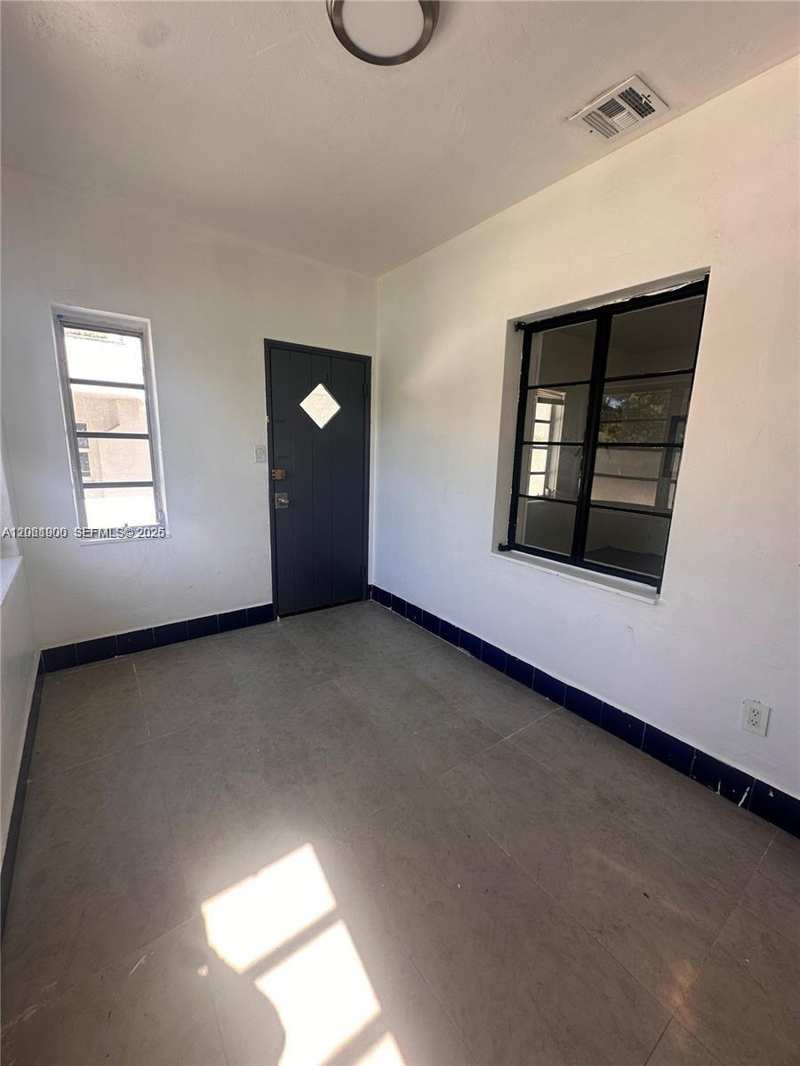 1836 NW 33rd St, Miami FL 33142