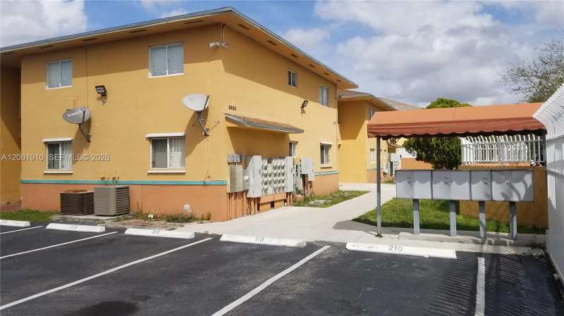 2985 W 80th St # 202, Hialeah FL 33018
