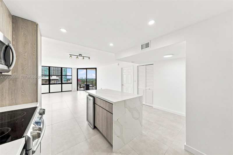 1901 Brickell Ave # B2402, Miami FL 33129