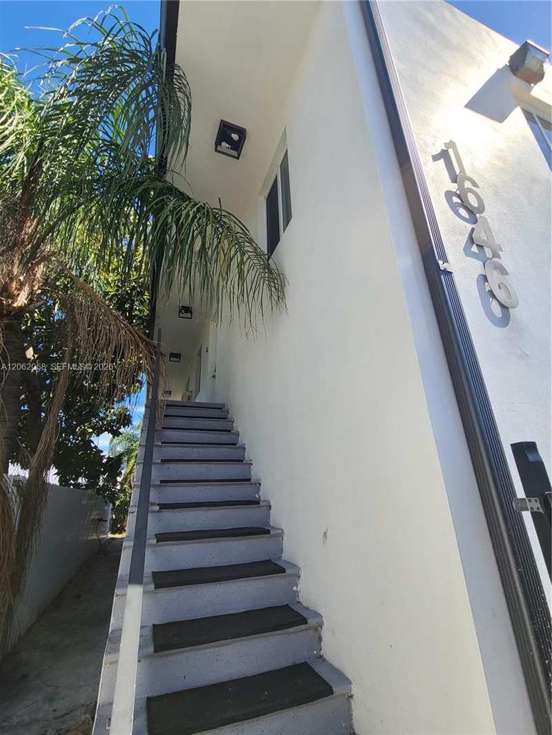 1646 NW 1st Pl # 2, Miami FL 33136