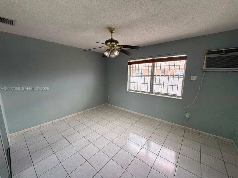 1154 W 35th St # 213, Hialeah FL 33012