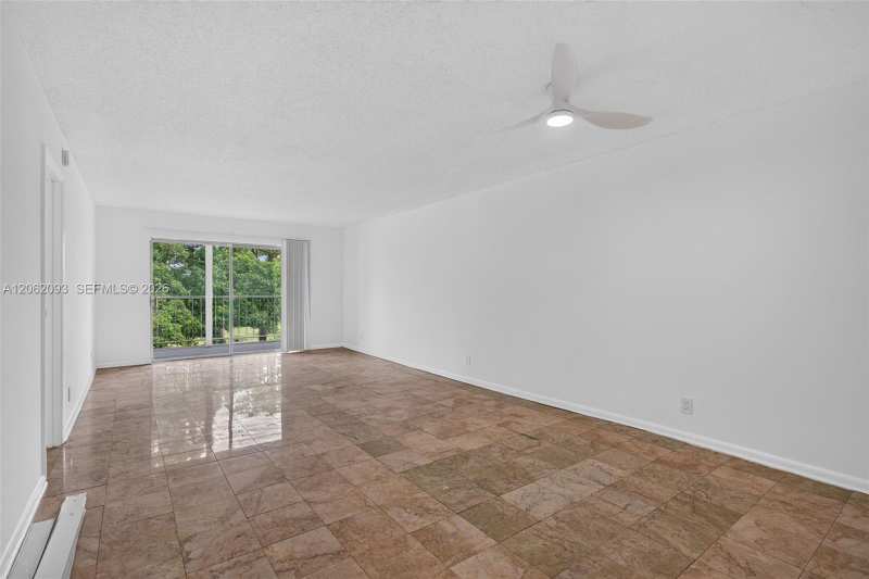 6080 NW 44th St # 410, Lauderhill FL 33319