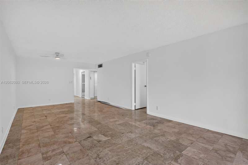 6080 NW 44th St # 410, Lauderhill FL 33319