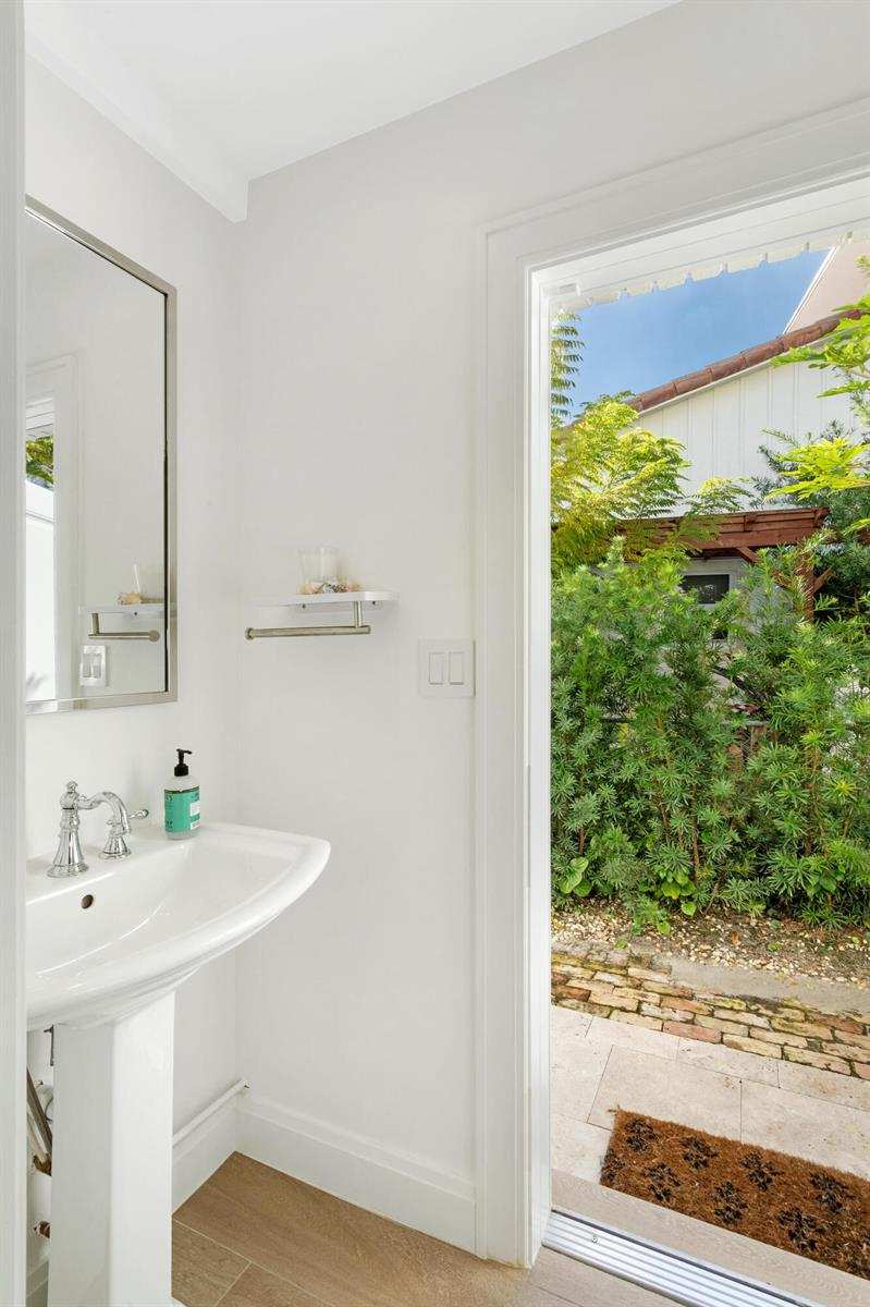 904 HYACINTH Drive, Delray Beach FL 33483