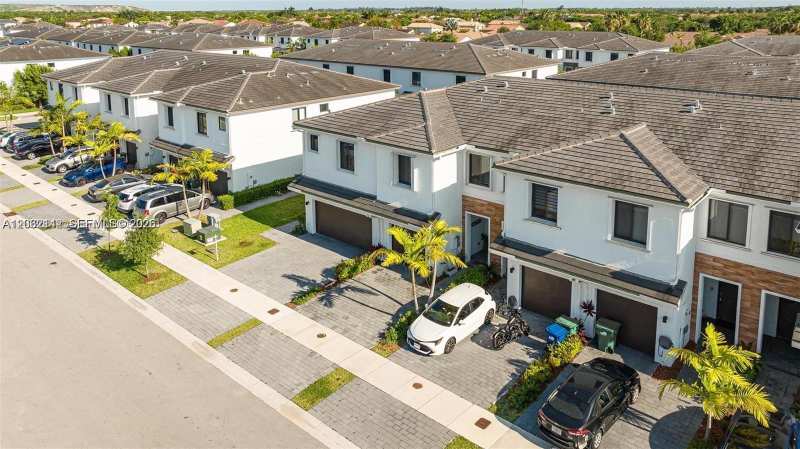 10934 SW 235th St, Homestead FL 33032