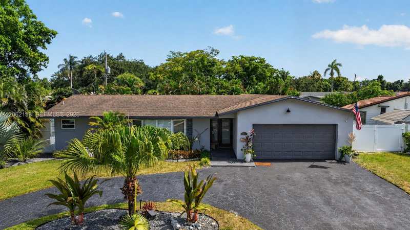 5602 SW 1st St, Plantation FL 33317