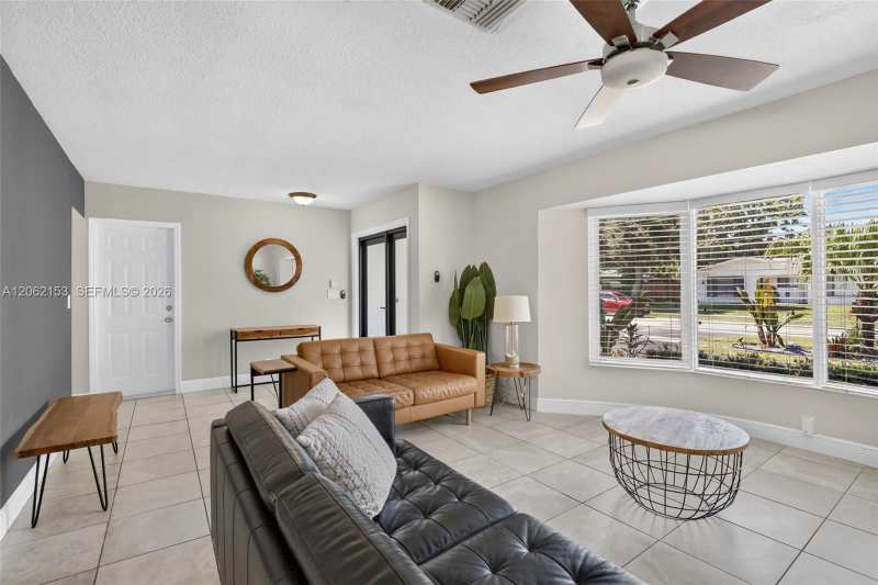 5602 SW 1st St, Plantation FL 33317