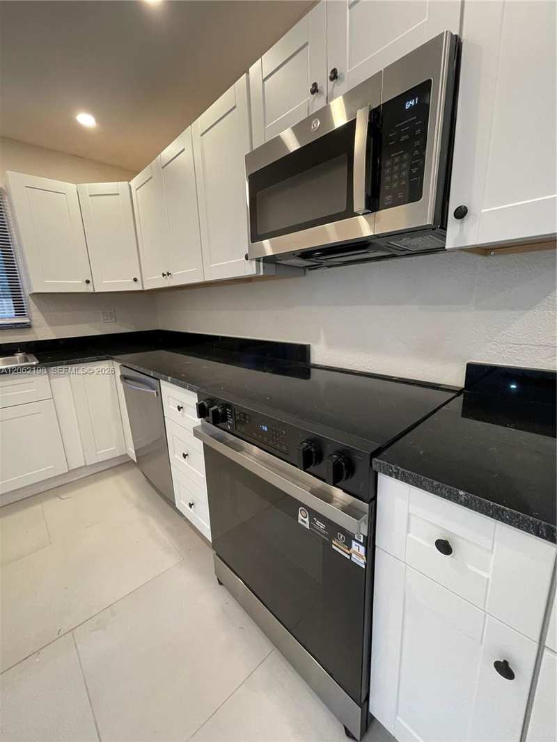 2514 NW 4th St, Pompano Beach FL 33069