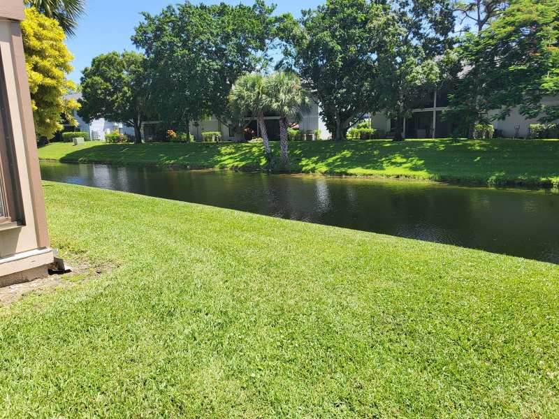 500 Crosswinds Drive # F1, FL 33413