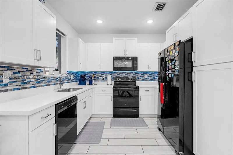 1042 SE 23rd Ter, Homestead FL 33035