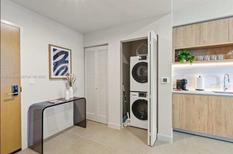 11 NE 6th St # 2303, Miami FL 33132