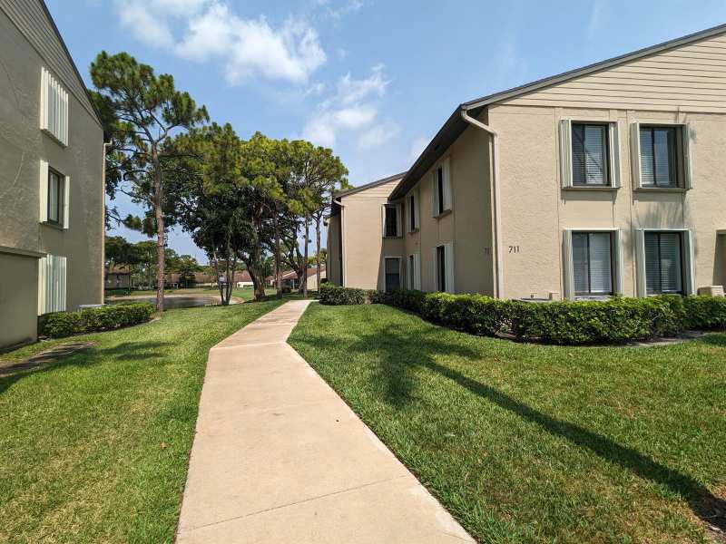 711 Sunny Pine Way # B1, FL 33415