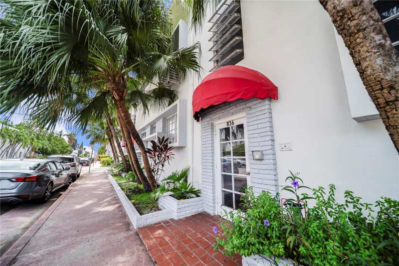 836 10th St # 8, Miami Beach FL 33139