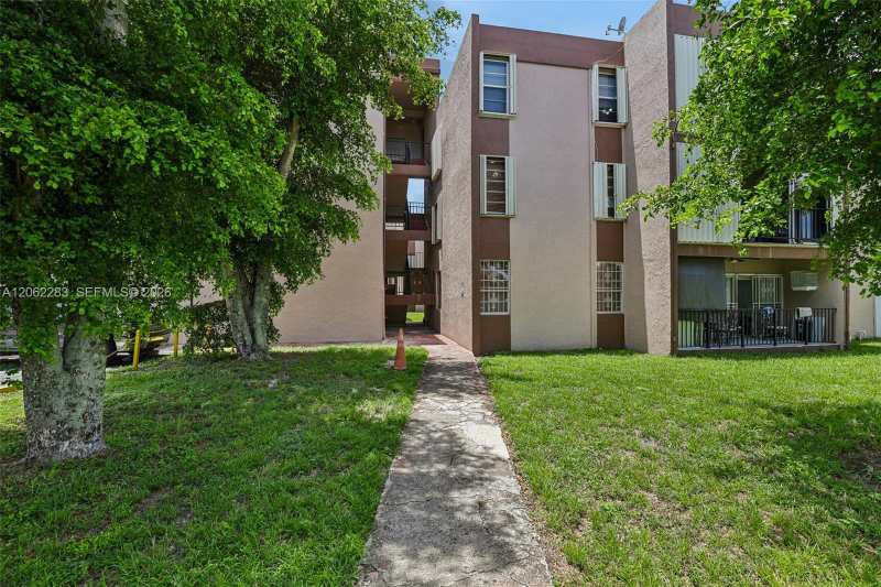 1900 W 68th St # B203, Hialeah FL 33014