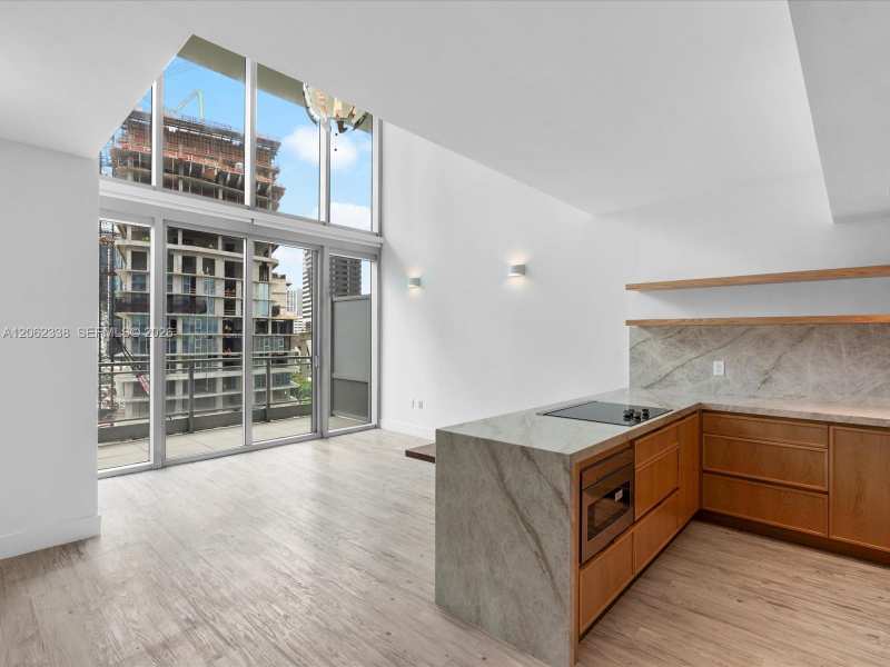 92 SW 3rd St # 704, Miami FL 33130