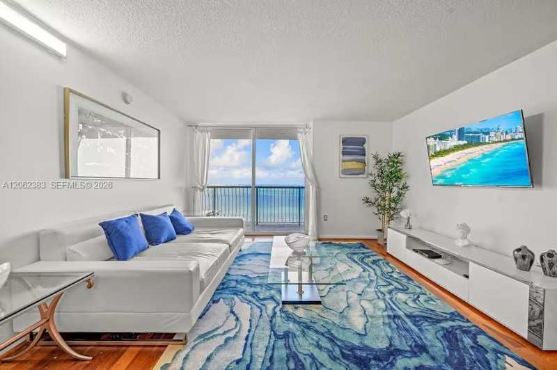 1200 Brickell Bay Dr # 2502, Miami FL 33131