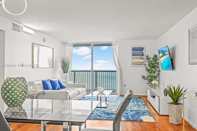1200 Brickell Bay Dr # 2502, Miami FL 33131