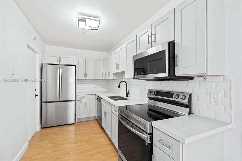 1880 S Treasure Dr # 3D, North Bay Village FL 33141