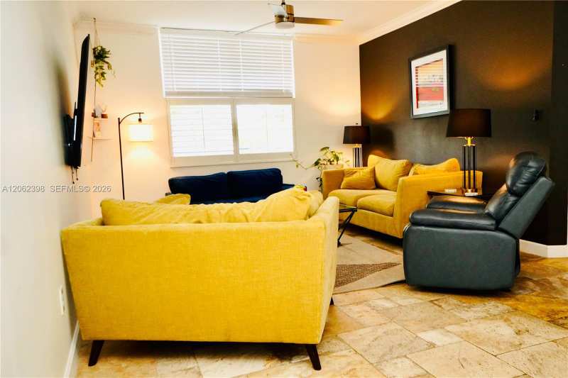 1900 Van Buren St # 118B, Hollywood FL 33020