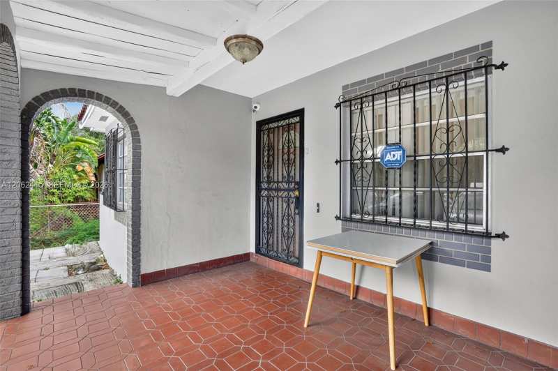 2815 NW 14th St, Miami FL 33125