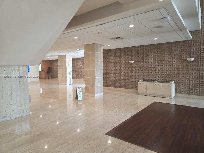 2899 Collins Ave # 940, Miami Beach FL 33140