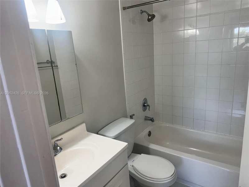 8075 NW 7th St # 403, Miami FL 33126